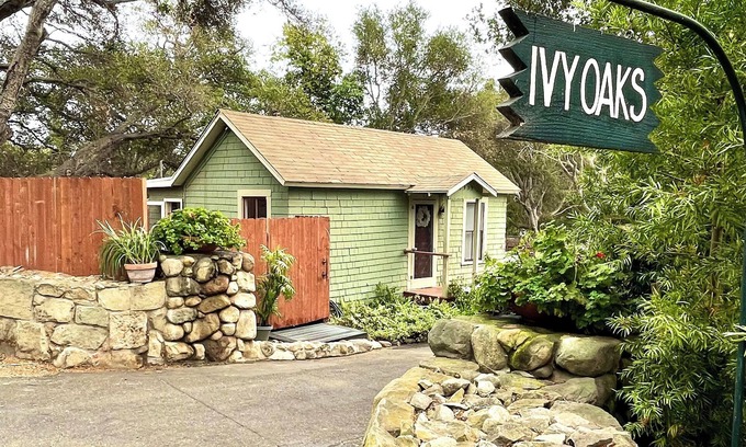 Toro Canyon Wohnung | Serene stay with gym, orchard, horses, bunnies, chickens and a pond in CARP!