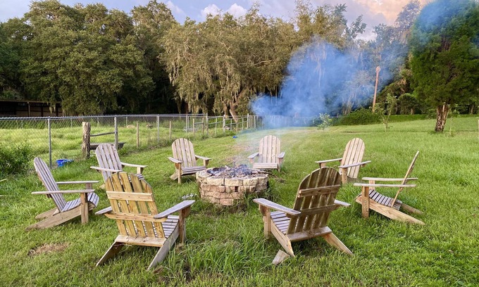 Fish Hawk Haus | Serene Tiny Home on Farm in Lithia Overlooks Green Space