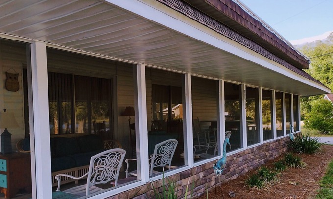 Hernando Haus | Serenity at the Lake