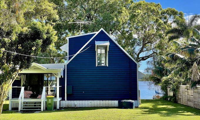 Brisbane Waterfront Hütte | Serenity by the Sea: Island Waterfront Oasis