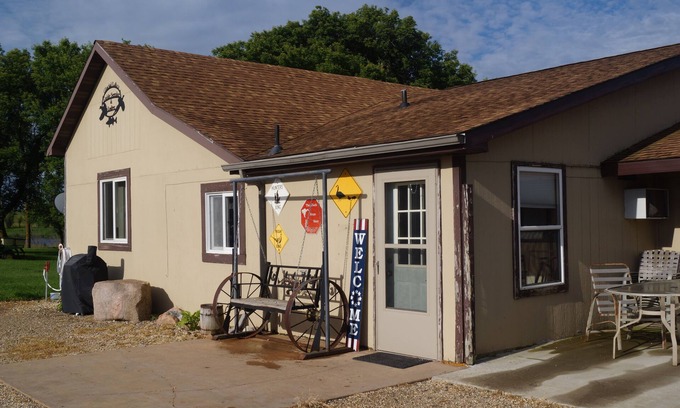 Waverly Kabine | Serenity in our 3-bedroom lodge in rural Florence