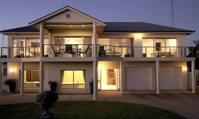 Port Hughes Haus | SERENITY ON SOUTHEntire double story large family holiday home in Pt Hughes