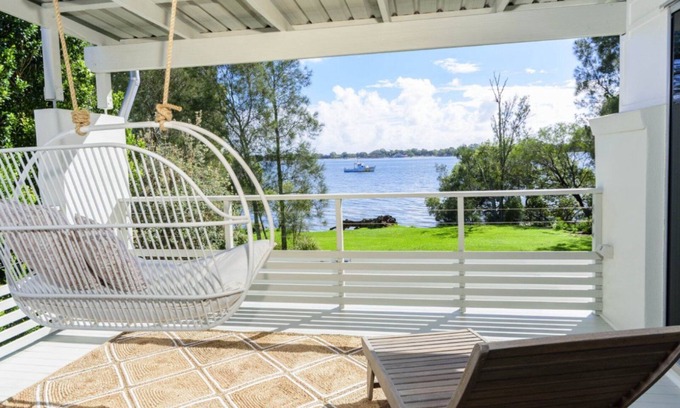 Sandstone Point Haus | 'Serenity on Spinnaker'