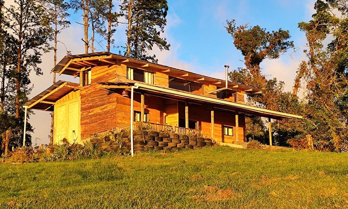 Roble Kabine | Serenity Unveiled: Secluded Cabin, Endless Views, Pristine Forest Bliss.