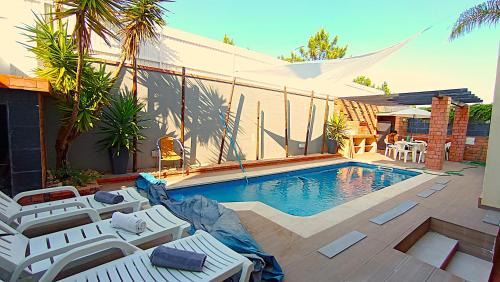 Faulha Haus | Sesimbra Charming Pool Duplex BBK & Garden
