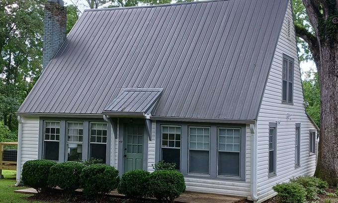 Talladega Hütte | Shady Oaks Charming 2-bedroom cottage in Talladega