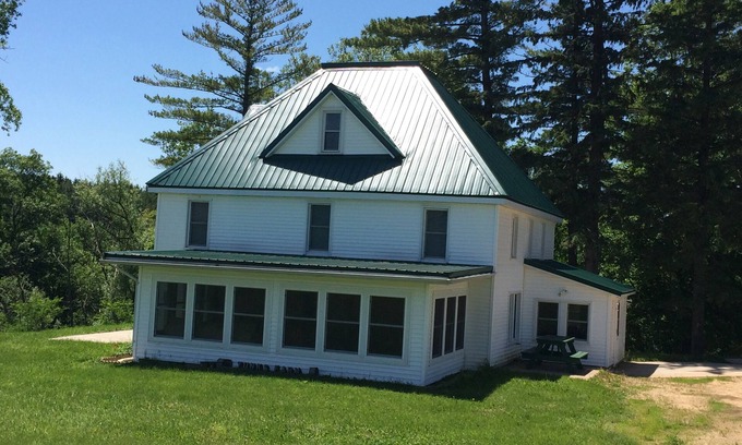 Ontario Haus | Shady Pines Retreat