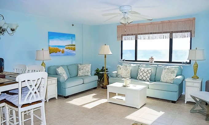 Cherry Grove Beach Eigentumswohnung | Shalimar 3B! Oceanfront Bliss! 2BR Condo with Balcony Access from BOTH Bedrooms!