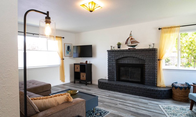 Fortuna Haus | Shamrock Oasis- Pool Table & Ping-Pong, Sleeps 8