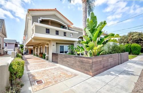 South Redondo Haus | Shared Luxury Beach house in Redondo Beach. Private 2 Bedrooms/Bath
