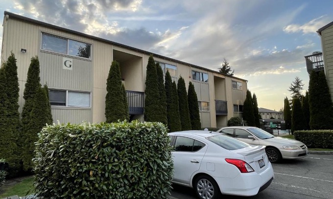 Federal Way Haus | Shared Space with Private room in Beautiful Lakefront Apartment