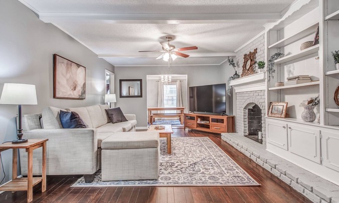 Ellendale Haus | Shelby Parks Farm Haddington Home