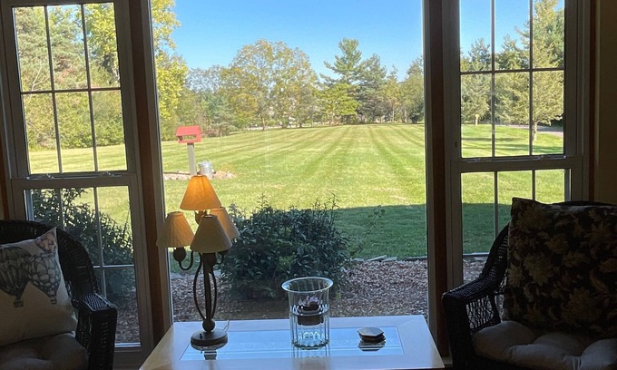 Ann Arbor Haus | Shelley's Retreat, entire house & efficiency suite