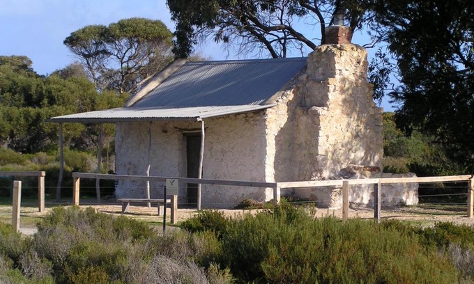 Warrenben Haus | Shepherds Hut - Dhilba Guuranda-Innes National Park