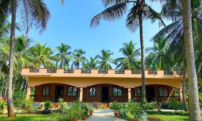 Tonse West Haus | Shimmering View