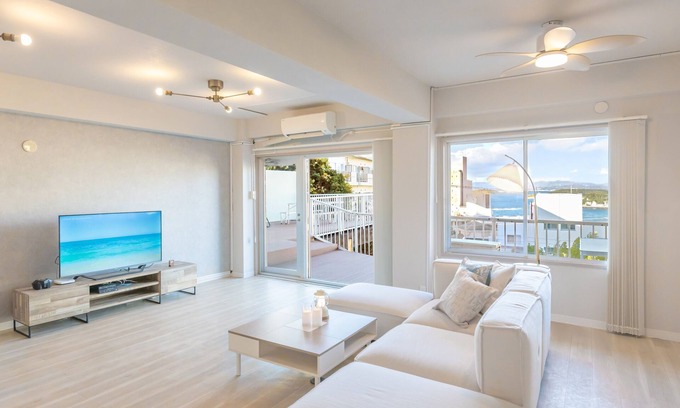 Tsubaki Onsen Villa | Shirahama White Beach House