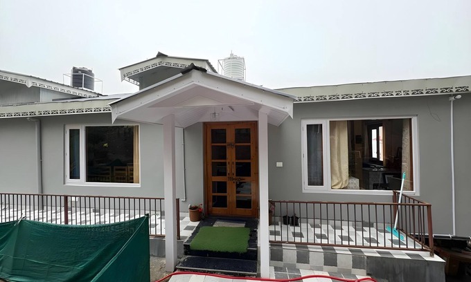 Shimla Haus | Shivam Homestay 3BR with Orchard view by Homeyhuts