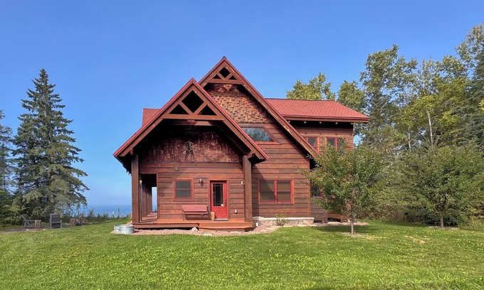 Herbster Haus | Shooting Star | Stylish Cabin on the Big Water