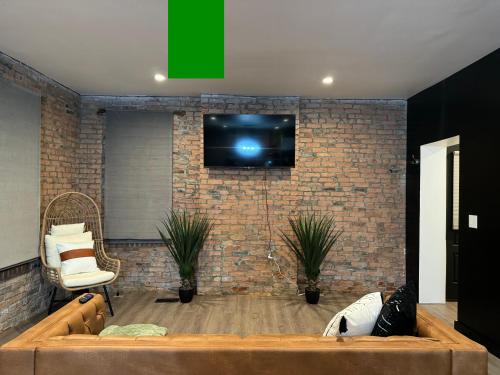 Italian Village Haus | Short North Convention King Bed Free Parking!