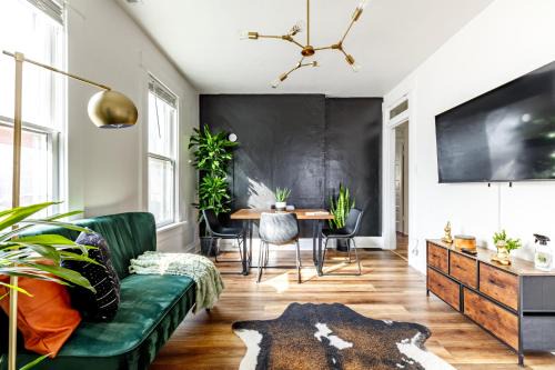 German Village Haus | Short North Convention Private Parking Pets!