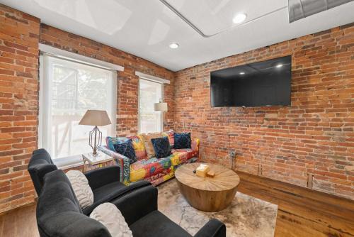 Short North Haus | Short North Lounge - Stay for 2