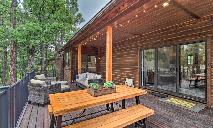 Torreon Kabine | NEW! Show Low 'A-to-Z Cabin' w/ Deck & Gas Grill!