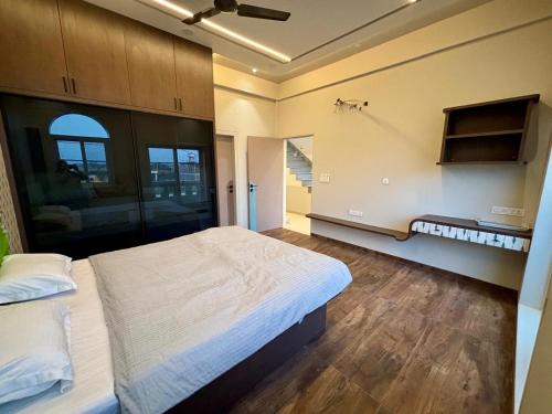 Mathura Haus | Shri Nath Ji Abode by Nitya Eco Living