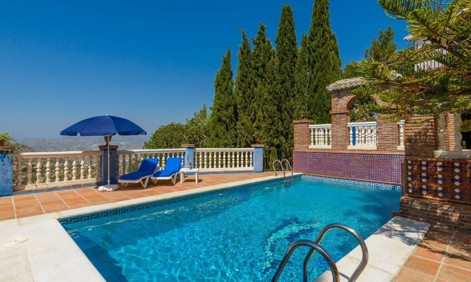 Alcaucin Villa | Sierra Tejeda - Casa Jardín Alcaucín by Ruralidays