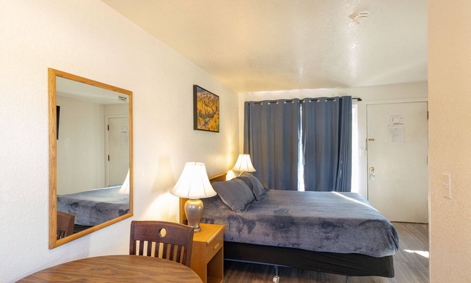Colfax Hotel | Siesta Motel