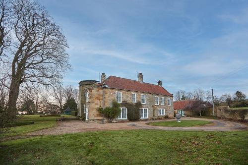 Staddlebridge Haus | Silton Hall - Grade II Hall & Swimming Pool