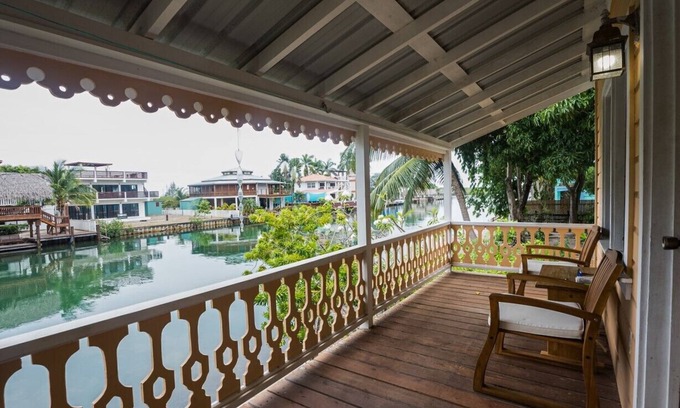 Placencia Hütte | Silver Leaf Cabana 1-Bedroom Cottage on the Water