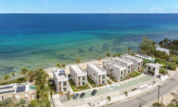 Old Man Bay Eigentumswohnung | Silver Reef #4 - 2 BR LUXE Oceanfront & Pool