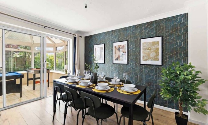 Cheltenham Haus | Silverwood House, Cheltenham