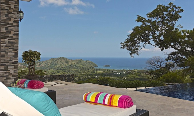 Coco Haus | Incredible Ocean View Hilltop Home!
