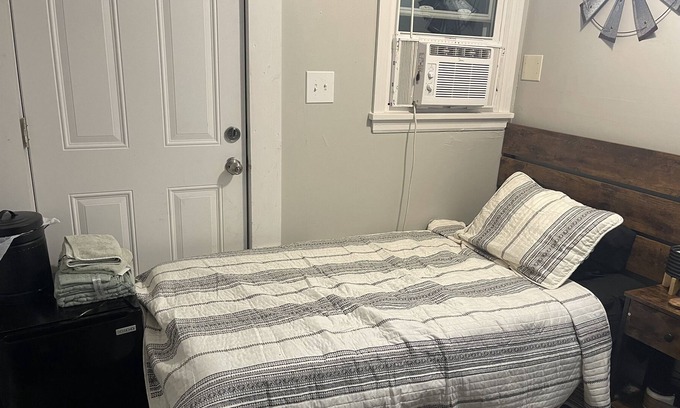 New Albany Haus | Single Person Open Room