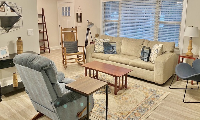 Buford Hütte | Single story 2 bedroom 2 bath that sleeps 7 in Buford, Georgia