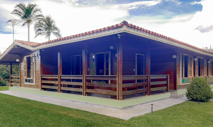 Itapeva Haus | Site with a wooden house in the south of Minas, 120 km from São Paulo