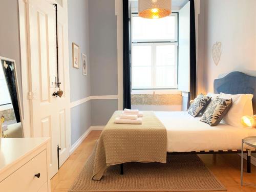 Santa Maria Maior Wohnung | SJ2DeE Heart of Baixa NEW AIR CONDITIONING Spacious 2 apts 4br2ba