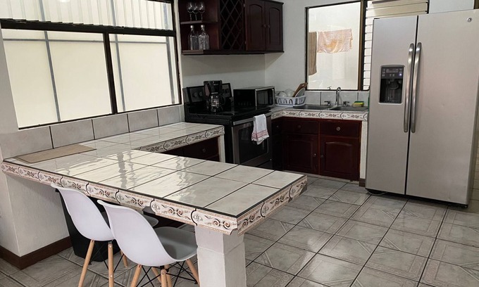San Antonio de Belen Wohnung | SJO location centered, VERY spacious and private apartment