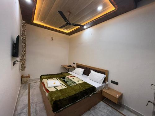 Amer Fort Road Haus | SK Govindam - Mountain View Homestay