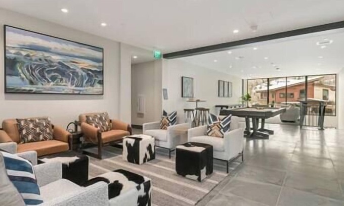 Avon Wohnung | Ski In/Out Riverfront Resort. Pool & Gondola. Mountain Views