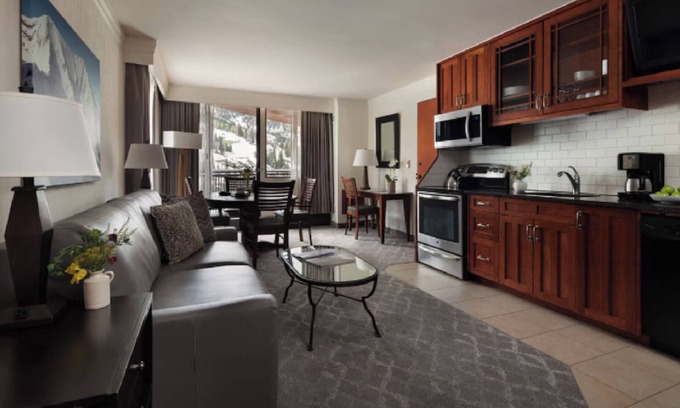 Salt Lake Mountain Resorts Eigentumswohnung | Ski-In/Ski-Out Luxury Condo , The Cliff Club at Snowbird, Sleeps 10