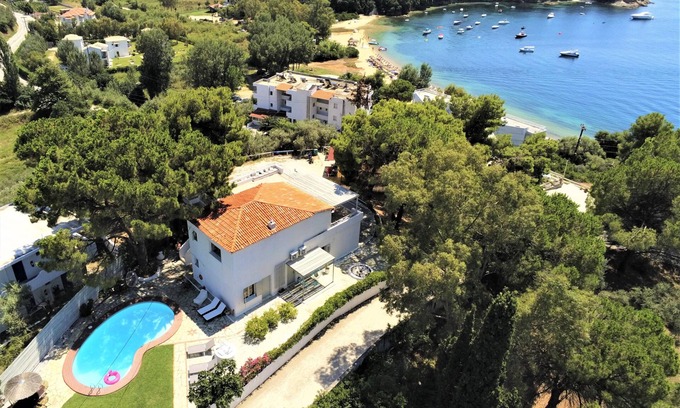 Kolios Villa | Geräumige Villa mit privatem Pool und Blick auf den Strand (2 Minuten zu Fuß entfernt)