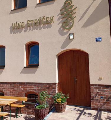Velke Bilovice Haus | Sklep Víno Strýček