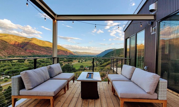 Trimble Villa | SKYHOUSE BASECAMP modern+views+explore+adventure