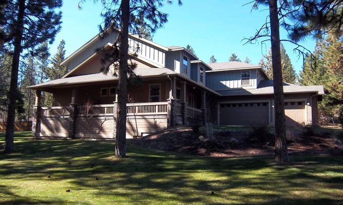 Bend Kabine | Skyline Lodge, wunderschöne Lage, zu Fuß in die Innenstadt!