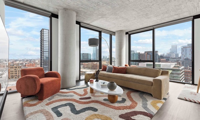 West Loop Wohnung | Skyline Views in 3BR Apartment w/ Top Amenities