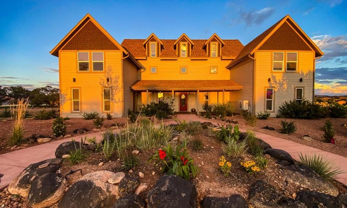 Torrey Bed & Breakfast | SkyRidge Inn