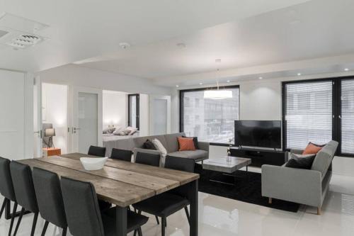 Kamppi Wohnung | Sleek and Spacious 3 BR Apartment in City Centre