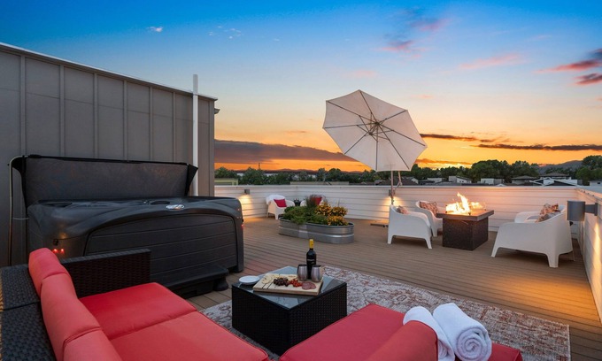 Old Town North Haus | Sleek Home Near Old Town W/ Rftp Hot Tub & Mtn Views